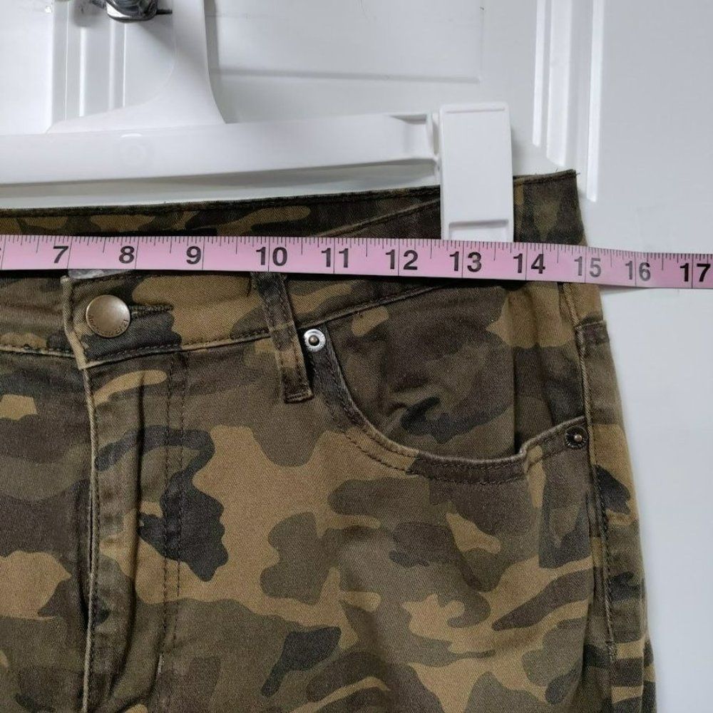 American Bazi Women's Distressed Camo Skinny Jeans Size 13 - Picture 9 of 11